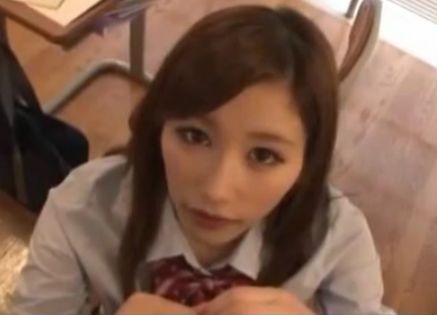 【エロ動画】JKの絵色千佳がガチンコちんこをペロリンチョ